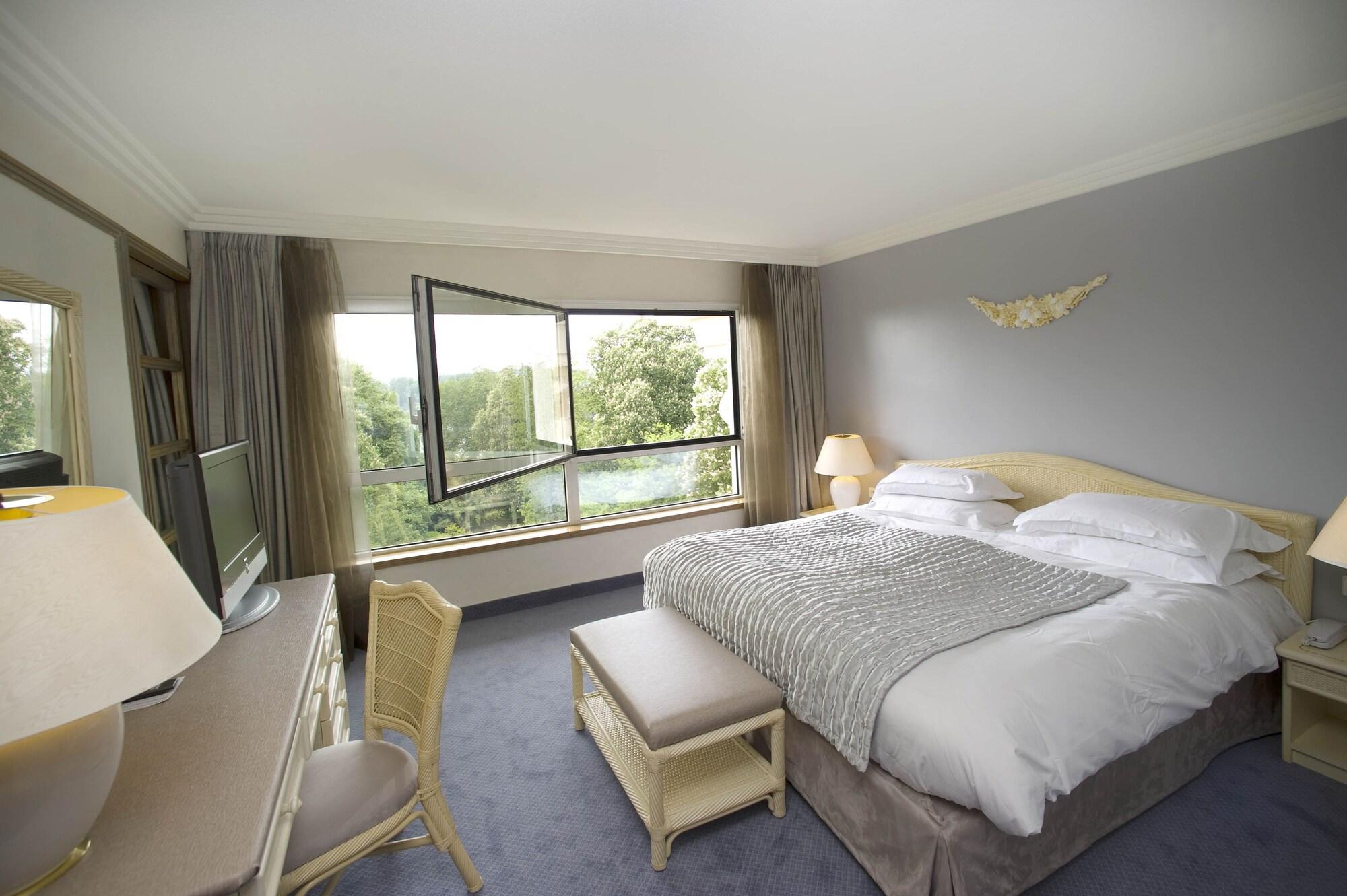 فيشي سبا هوتيل ليه سيليستان المظهر الخارجي الصورة A bedroom at the hotel
