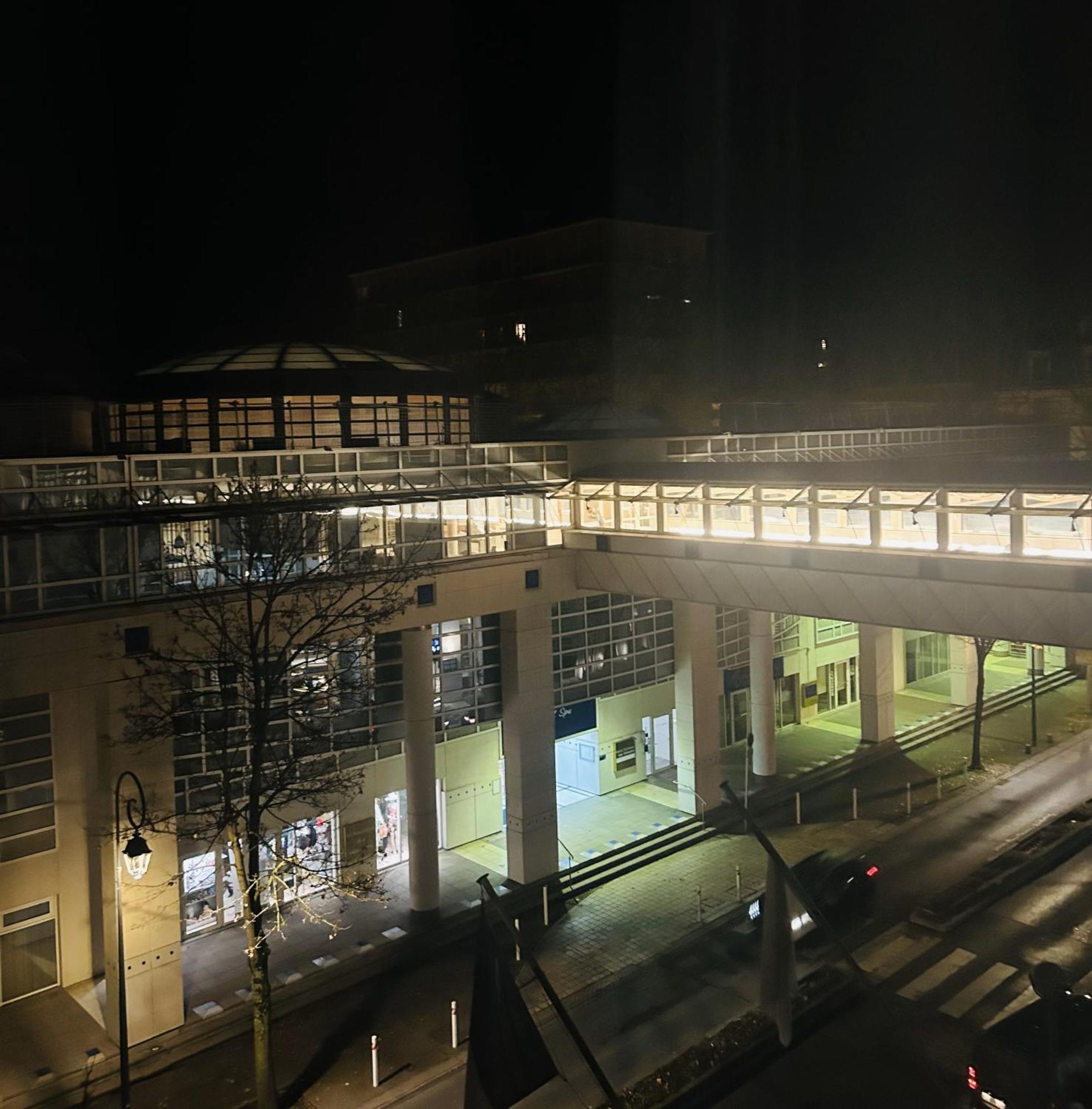 فيشي سبا هوتيل ليه سيليستان المظهر الخارجي الصورة The station at night