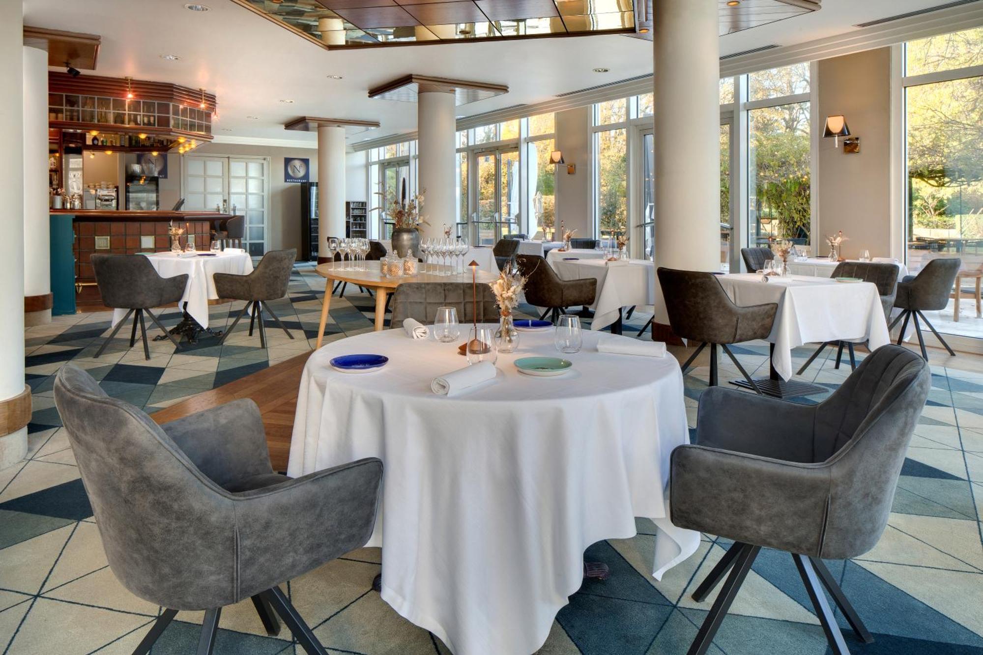 فيشي سبا هوتيل ليه سيليستان المظهر الخارجي الصورة Restaurant "La Table du Cèdre"