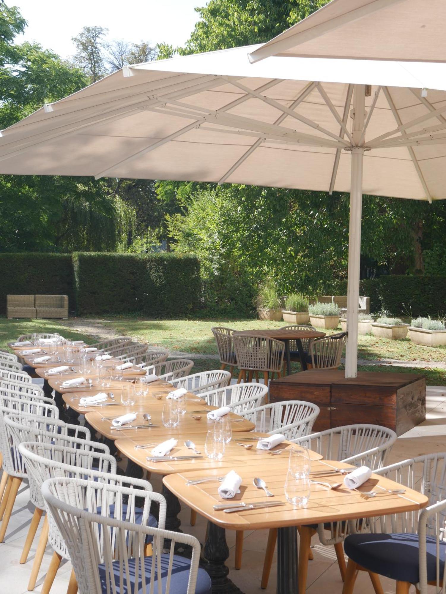 فيشي سبا هوتيل ليه سيليستان المظهر الخارجي الصورة The restaurant's garden