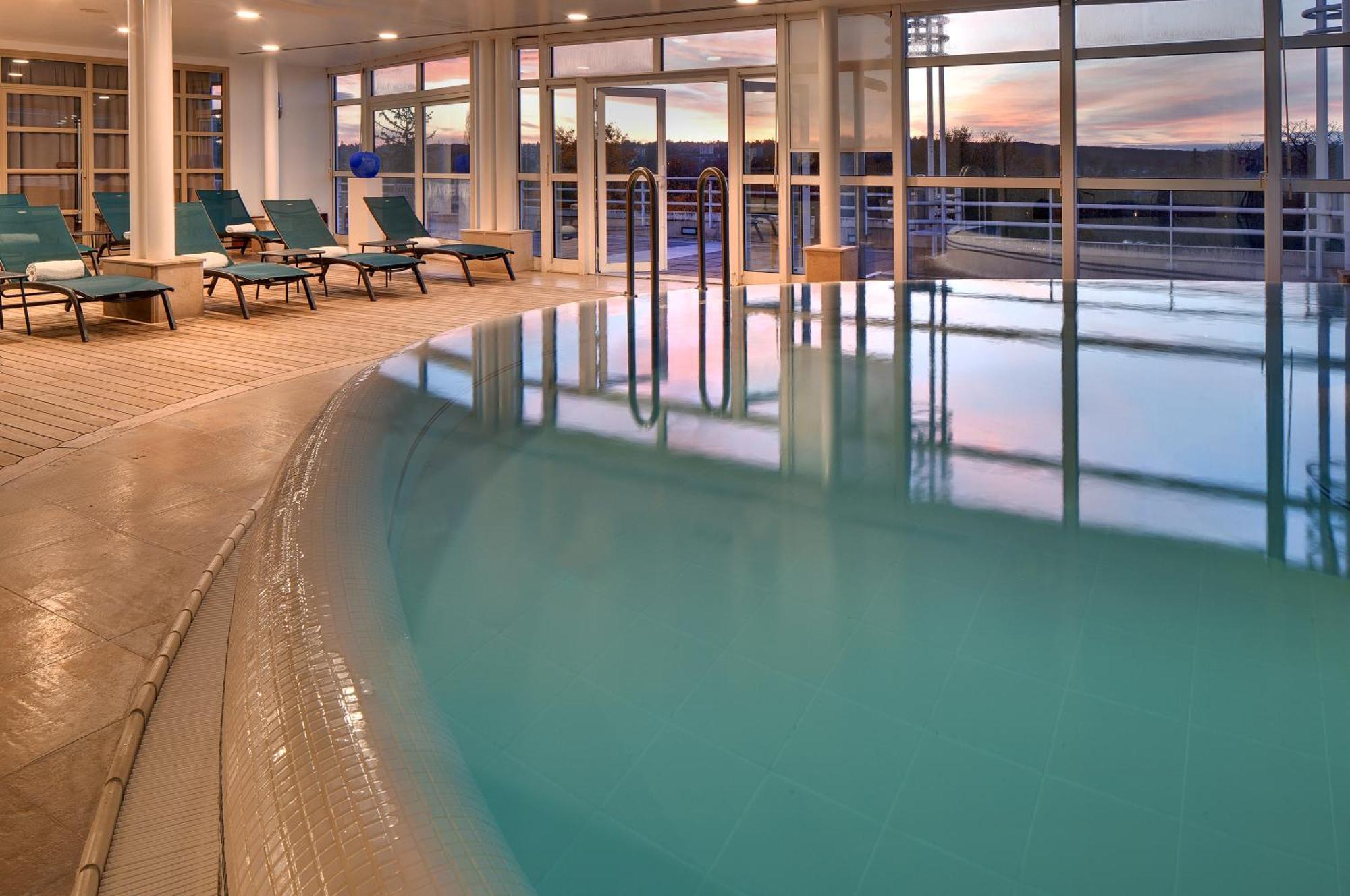فيشي سبا هوتيل ليه سيليستان المظهر الخارجي الصورة The pool at the Hotel