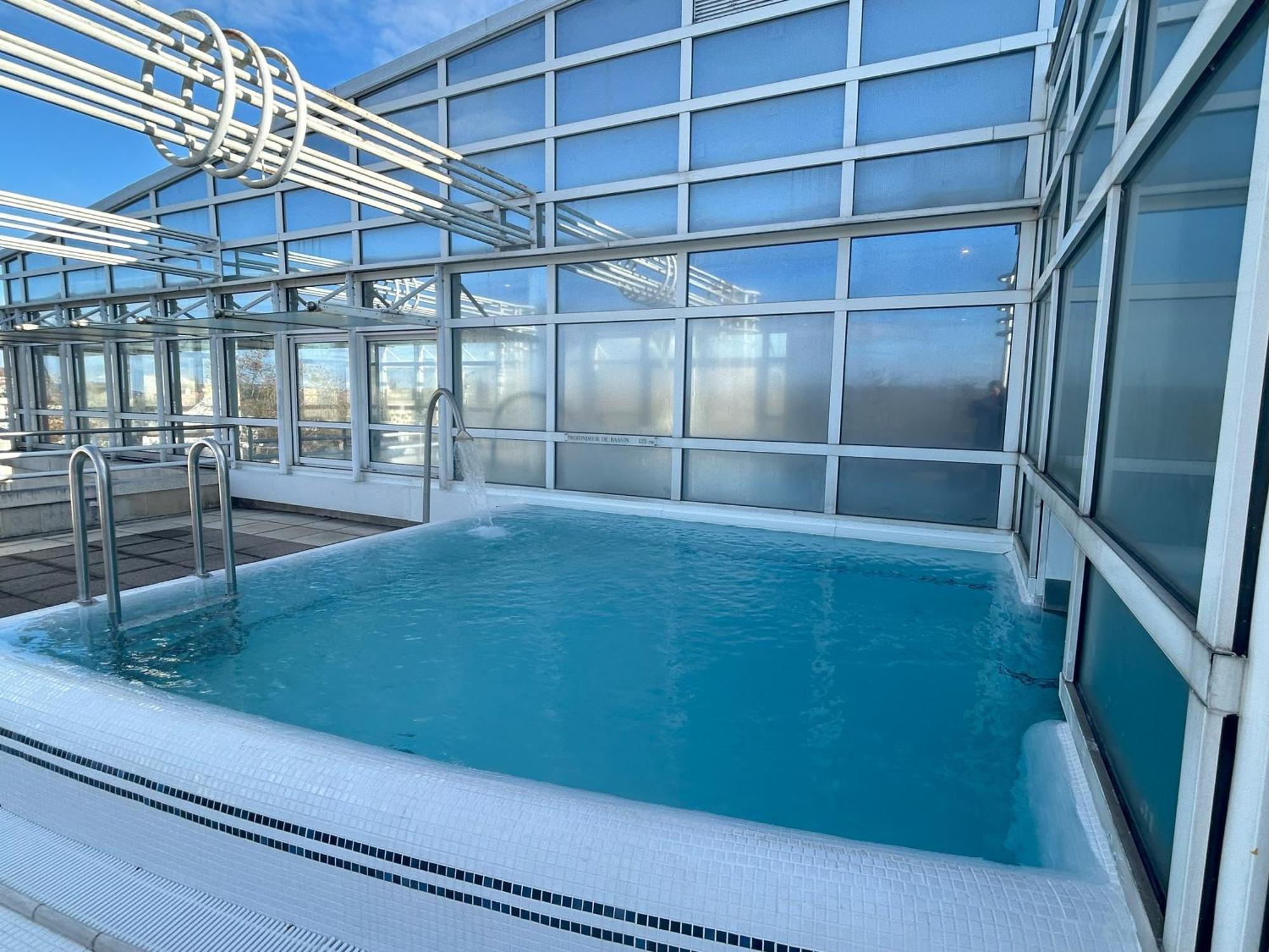 فيشي سبا هوتيل ليه سيليستان المظهر الخارجي الصورة The rooftop pool