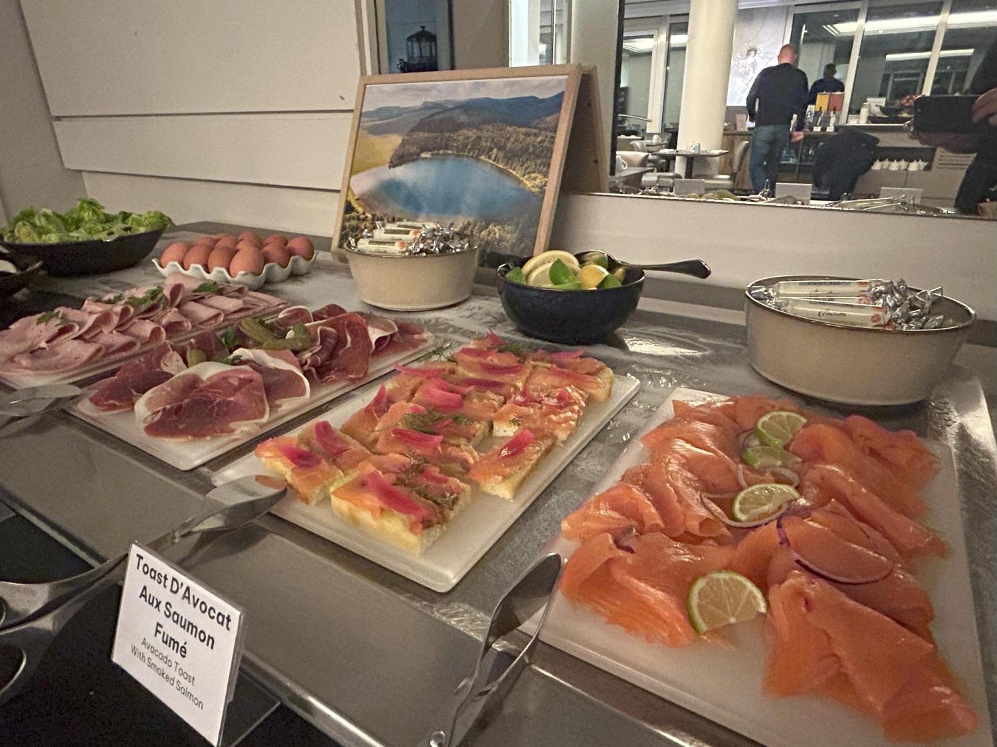 فيشي سبا هوتيل ليه سيليستان المظهر الخارجي الصورة Smoked salmon