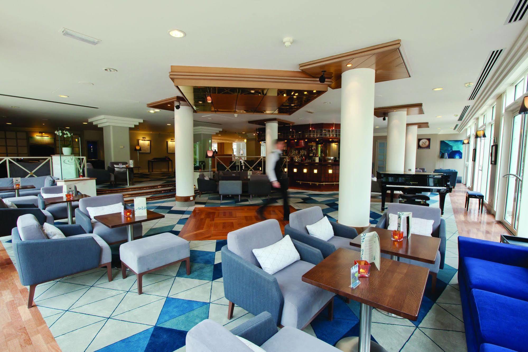 فيشي سبا هوتيل ليه سيليستان المظهر الخارجي الصورة The lobby of the hotel