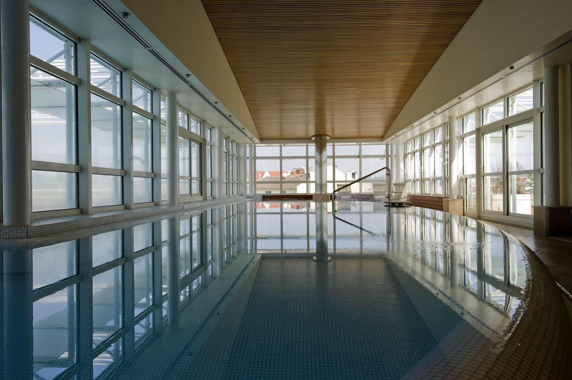 فيشي سبا هوتيل ليه سيليستان المظهر الخارجي الصورة Interior of the building